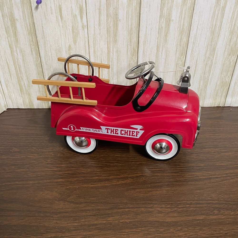 Retro Fire Truck Planter: Blazing Style for Your Greenery!"